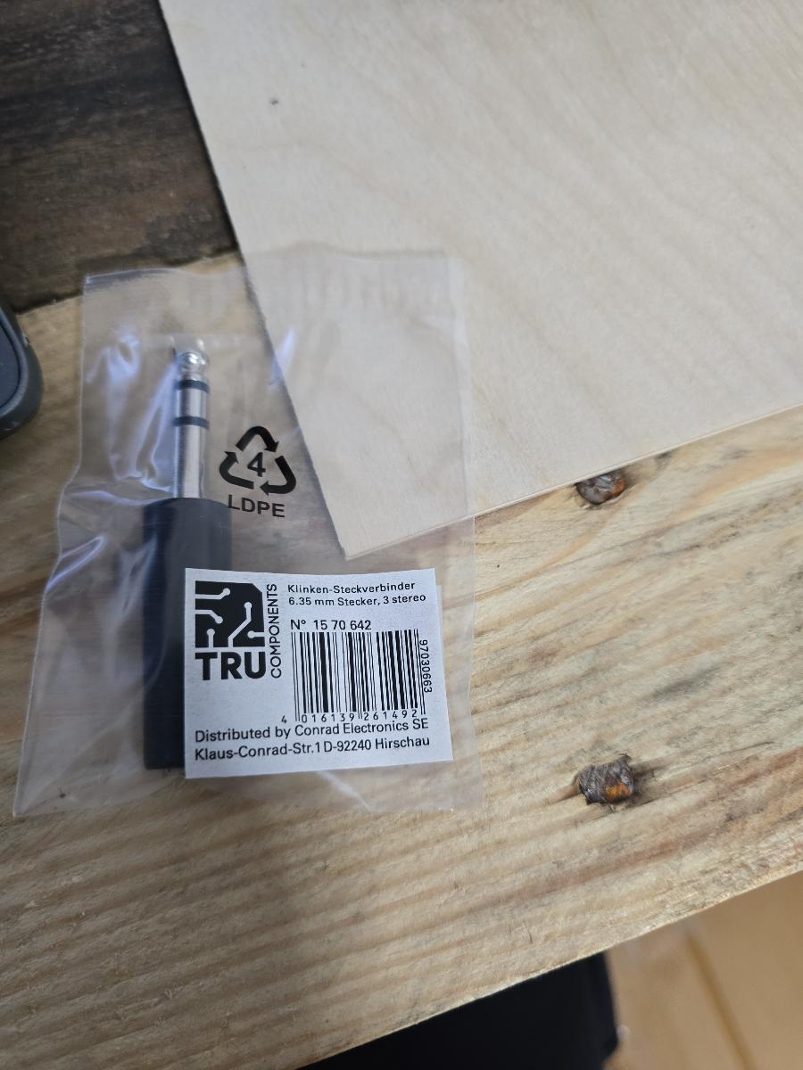 TRU Components – nový pájecí 6,35 mm stereo jack konektor